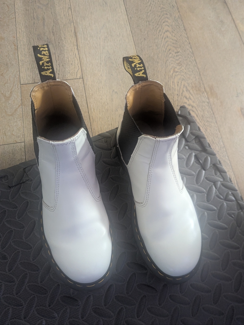 Dr. Martens 2976 White Chelsea Boots W7
